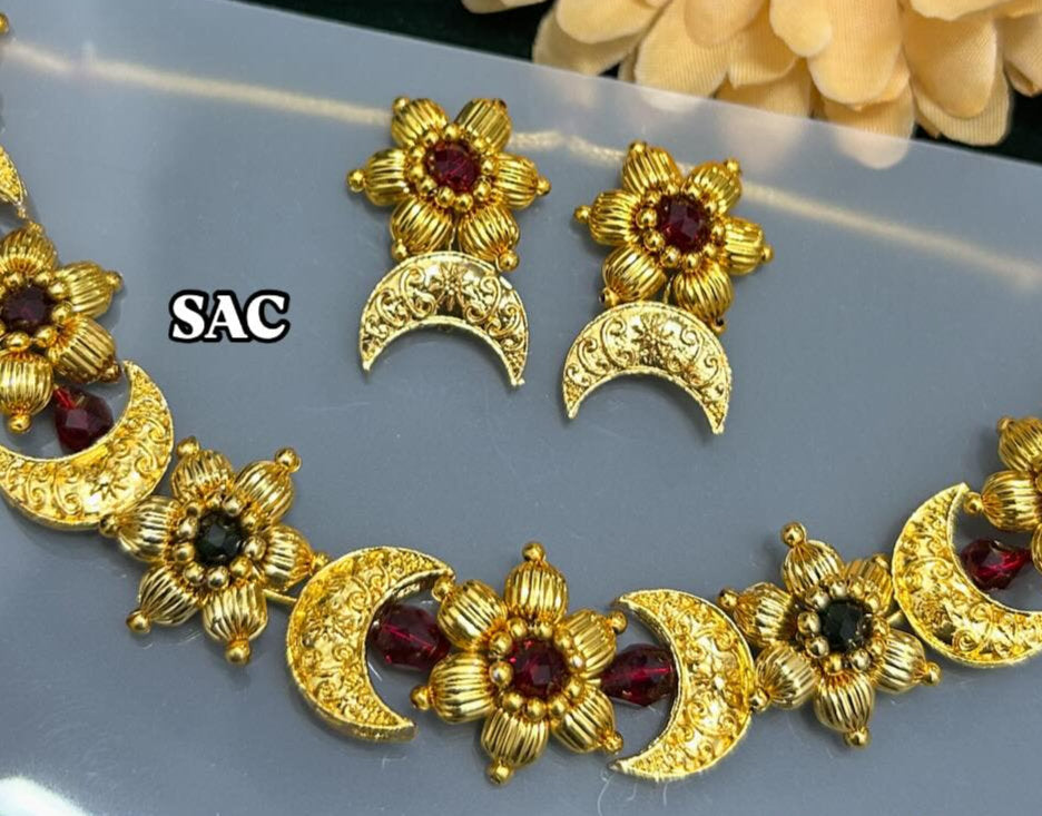 Handmade चंद्रकोर Necklace