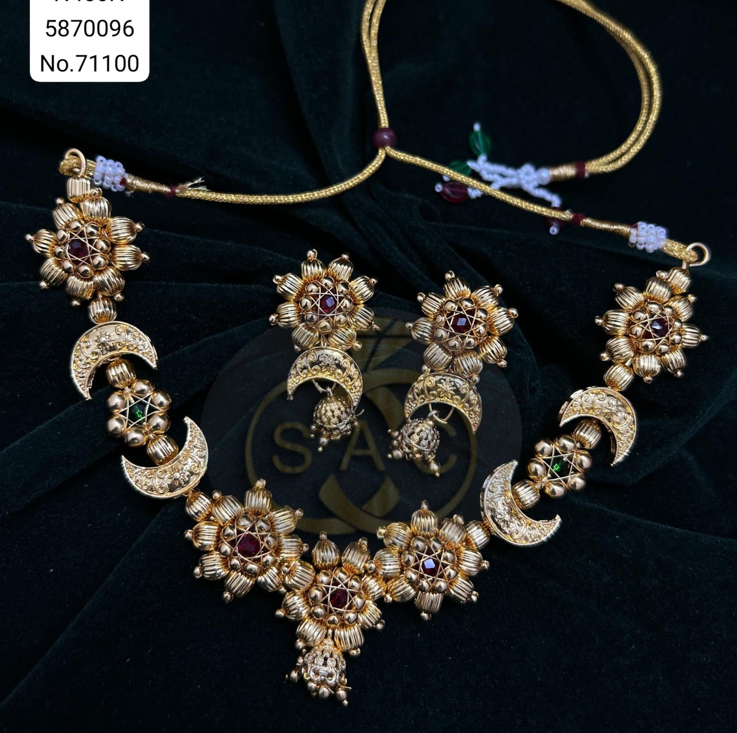 Handmade चंद्रकोर Necklace