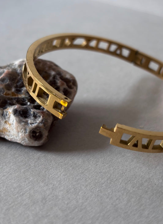 Roman Edge Cuff Bracelet – 18KT Gold Plated