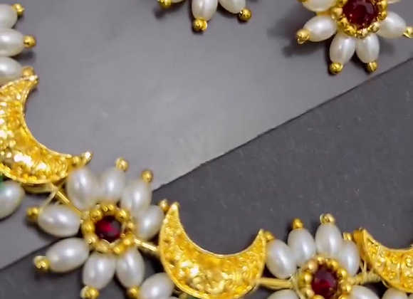 Handmade चंद्रकोर Necklace