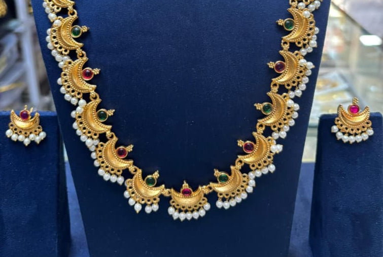 Premium Quality Chandrakor Necklace Combo Set - 685