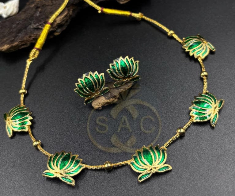 Micro Gold Lotus Short Necklace - 469