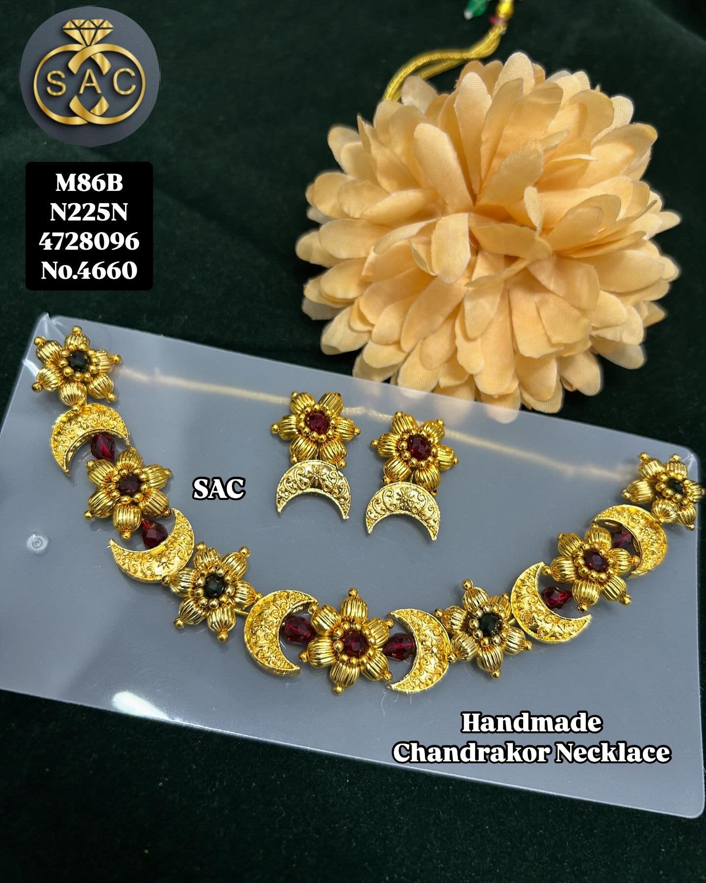 Handmade चंद्रकोर Necklace