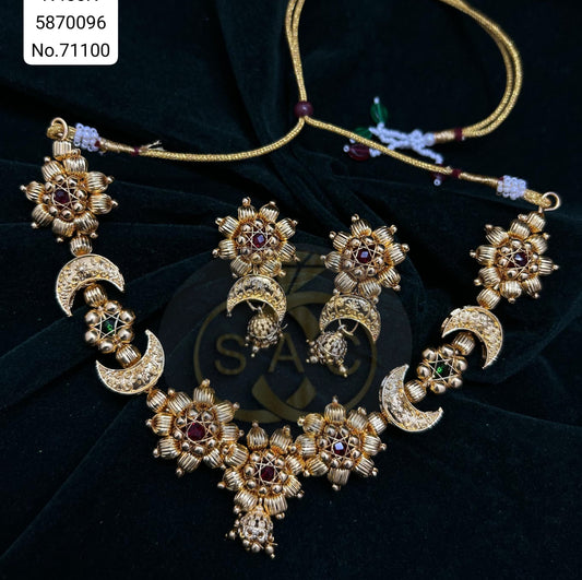 Handmade चंद्रकोर Necklace