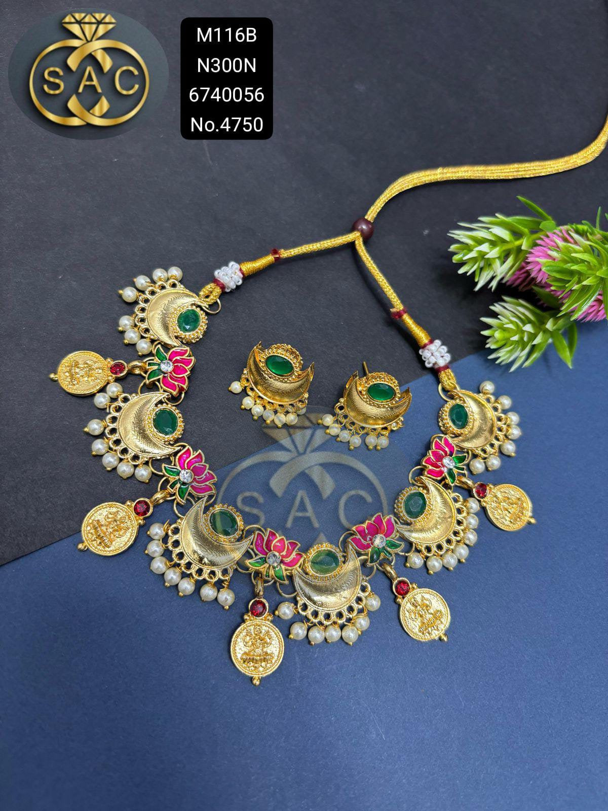 Handmade कमल necklace