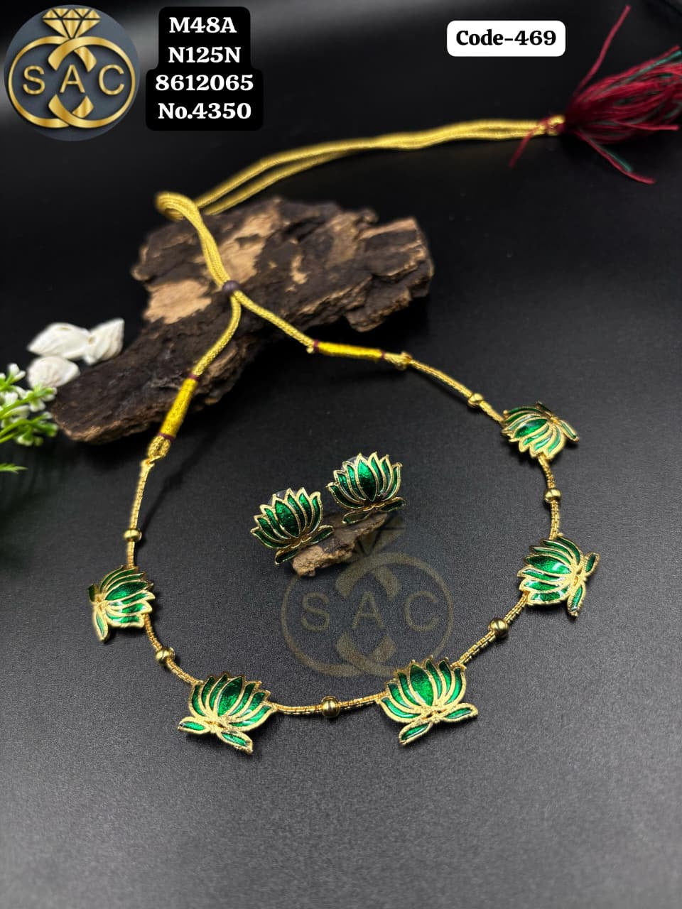 Micro Gold Lotus Short Necklace - 469
