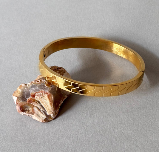 Chevron Elite Cuff Bracelet – 18KT Gold Plated
